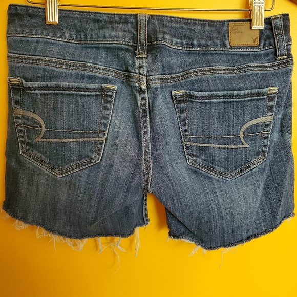 AE cut off Jean shorts - Picture 2 of 6